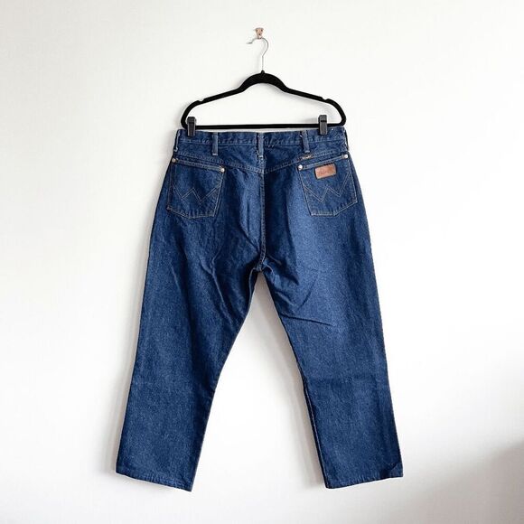 Wrangler Mens Five Pocket Mid-Rise Straight Leg Jeans Medium Wash Blue 40 Hemmed - Picture 3 of 9